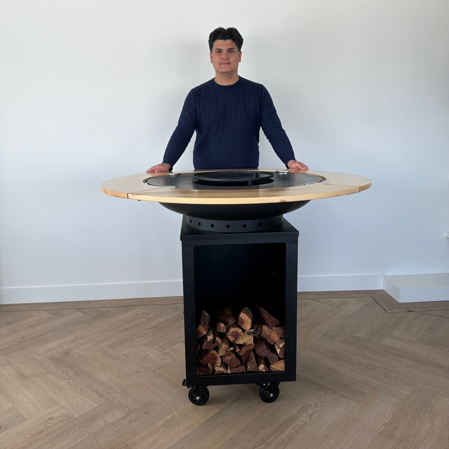 BBQ Plancha Grill Hermano XXL Blackline - Ø80cm 8mm Mit Holzumrandung Mesa
