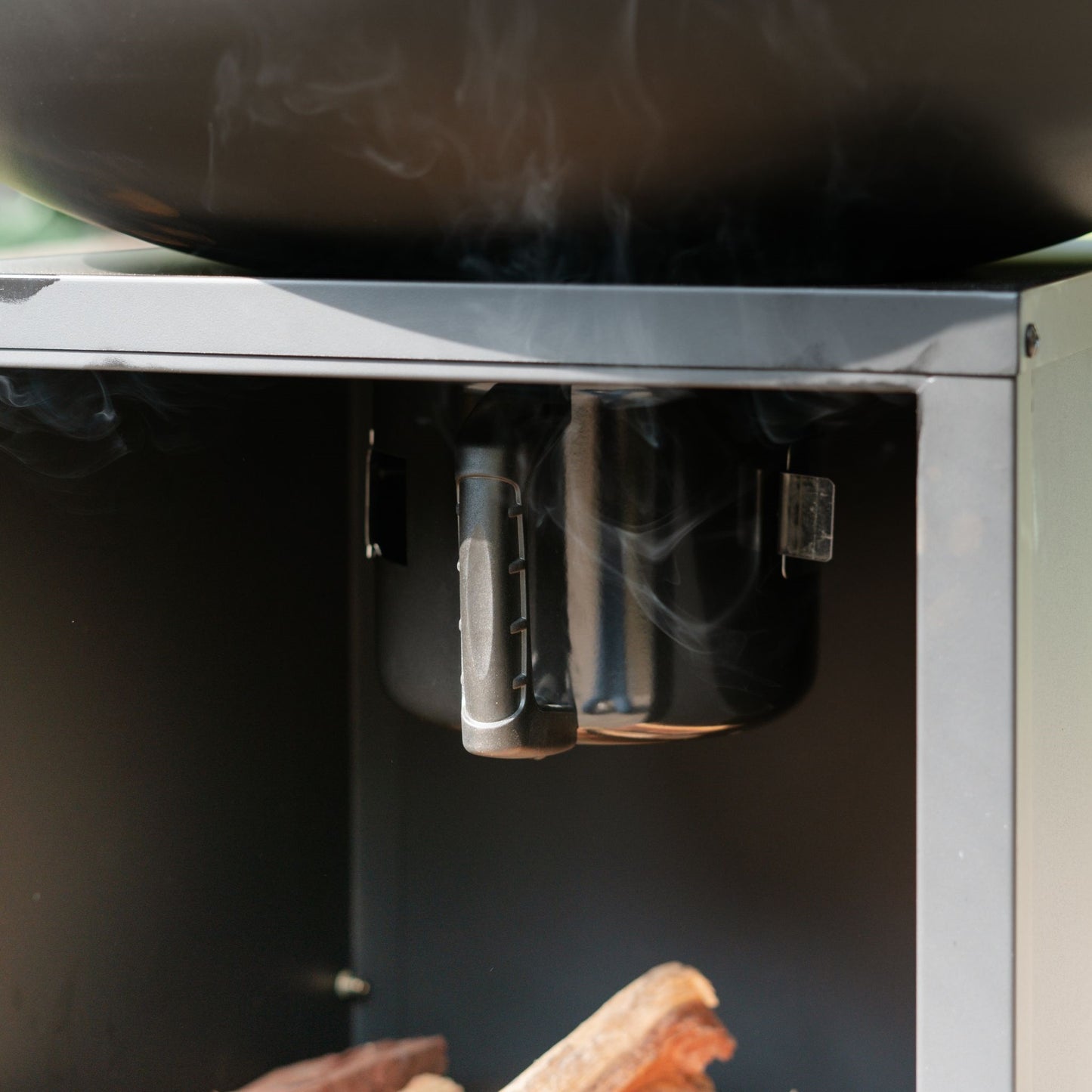 BBQ Plancha Grill Amigo - Mit Abdeckung und Holzaufbewahrung Ø67cm