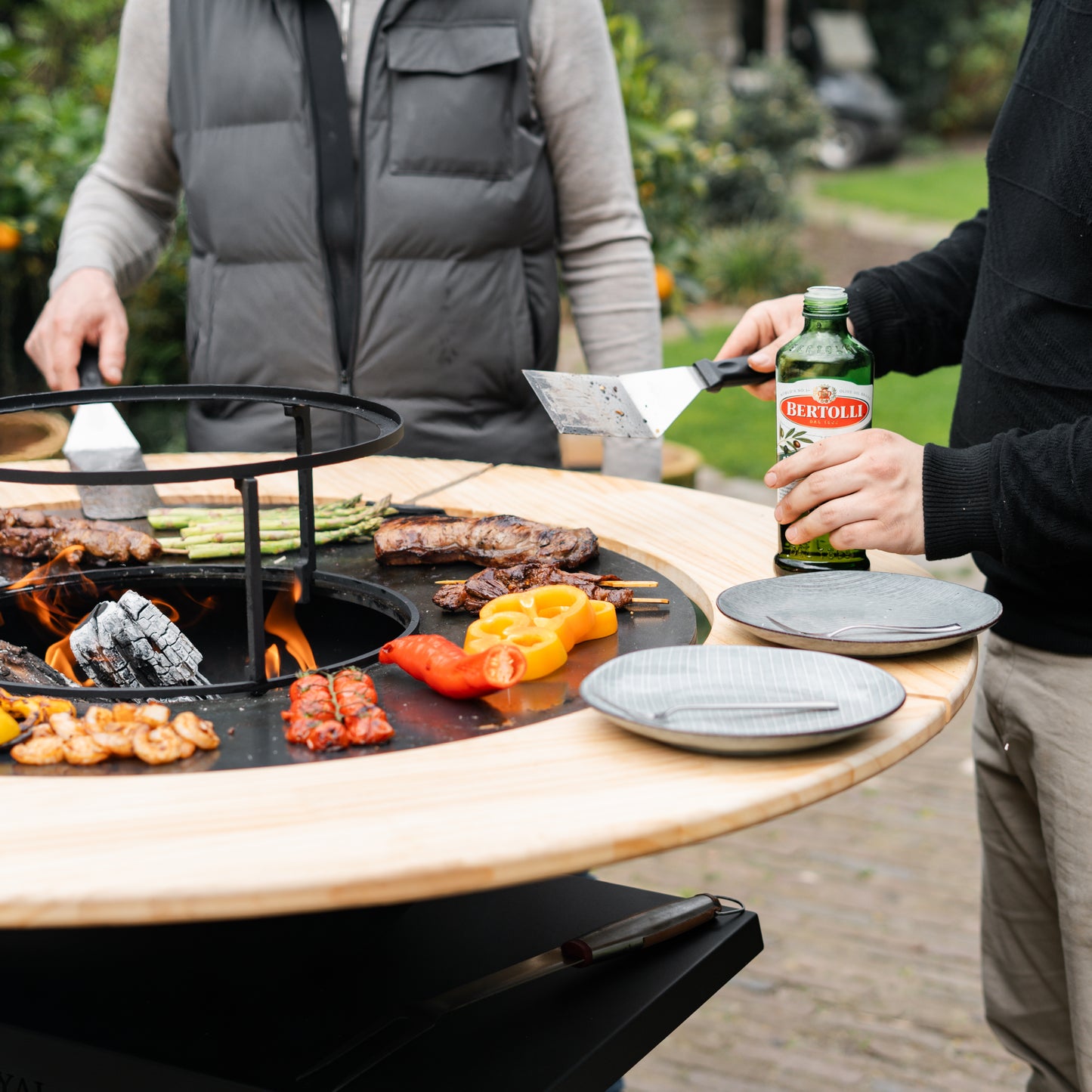 BBQ Plancha Grill Compañero XXL 2.0 Blackline - Mit Holzumrandung Mesa