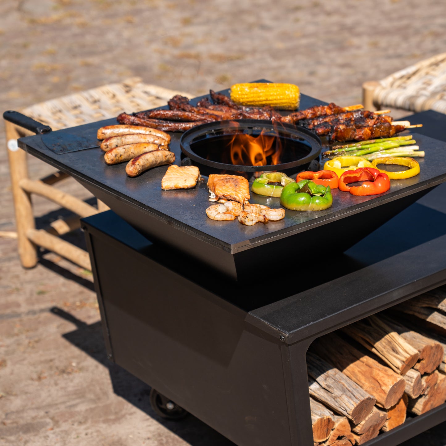 BBQ Plancha Grill Compañía - mit Abdeckung und Holzspeicher 60Ø - Ohne Schneidebrett