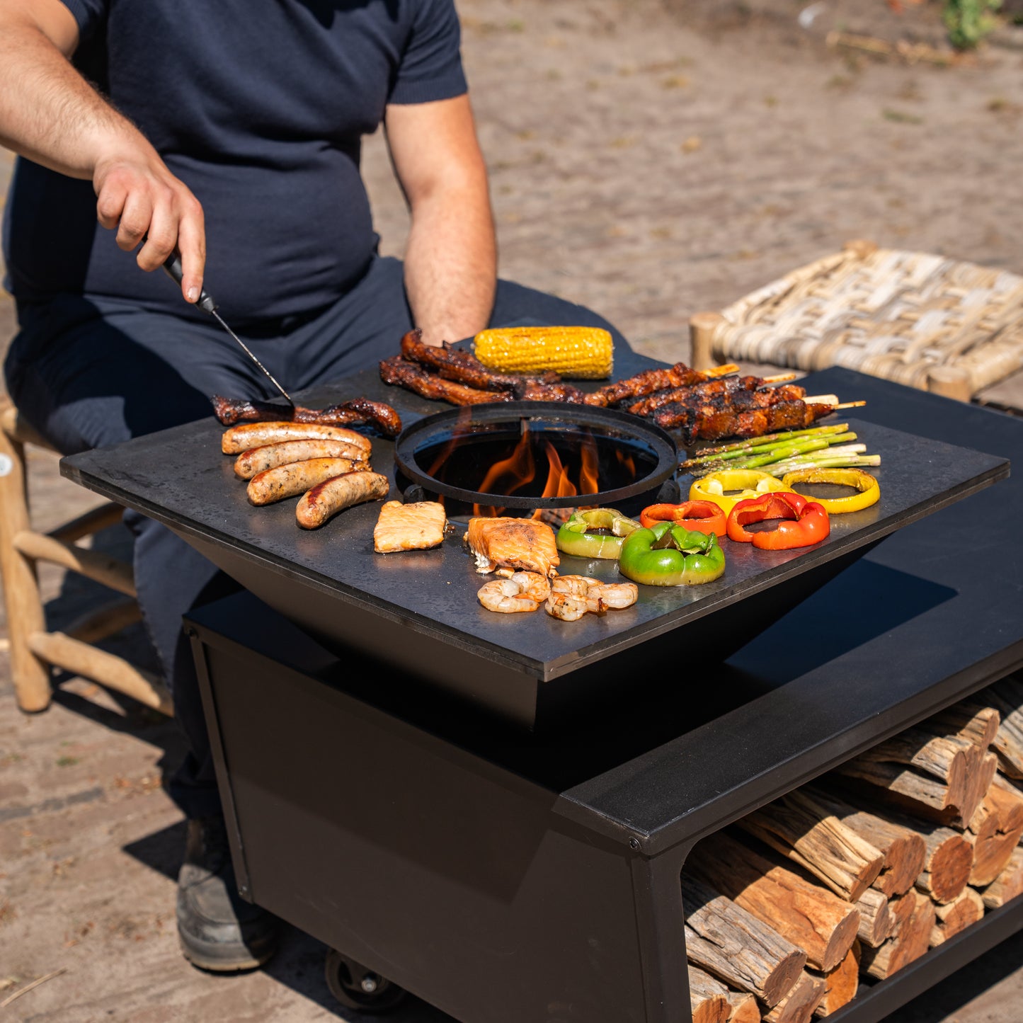 BBQ Plancha Grill Compañía - mit Abdeckung und Holzspeicher 60Ø - Ohne Schneidebrett