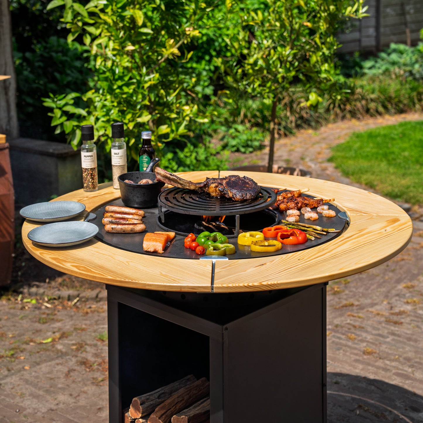 BBQ Plancha Grill Hermano XXL Blackline - Ø80cm 8mm Mit Holzumrandung Mesa