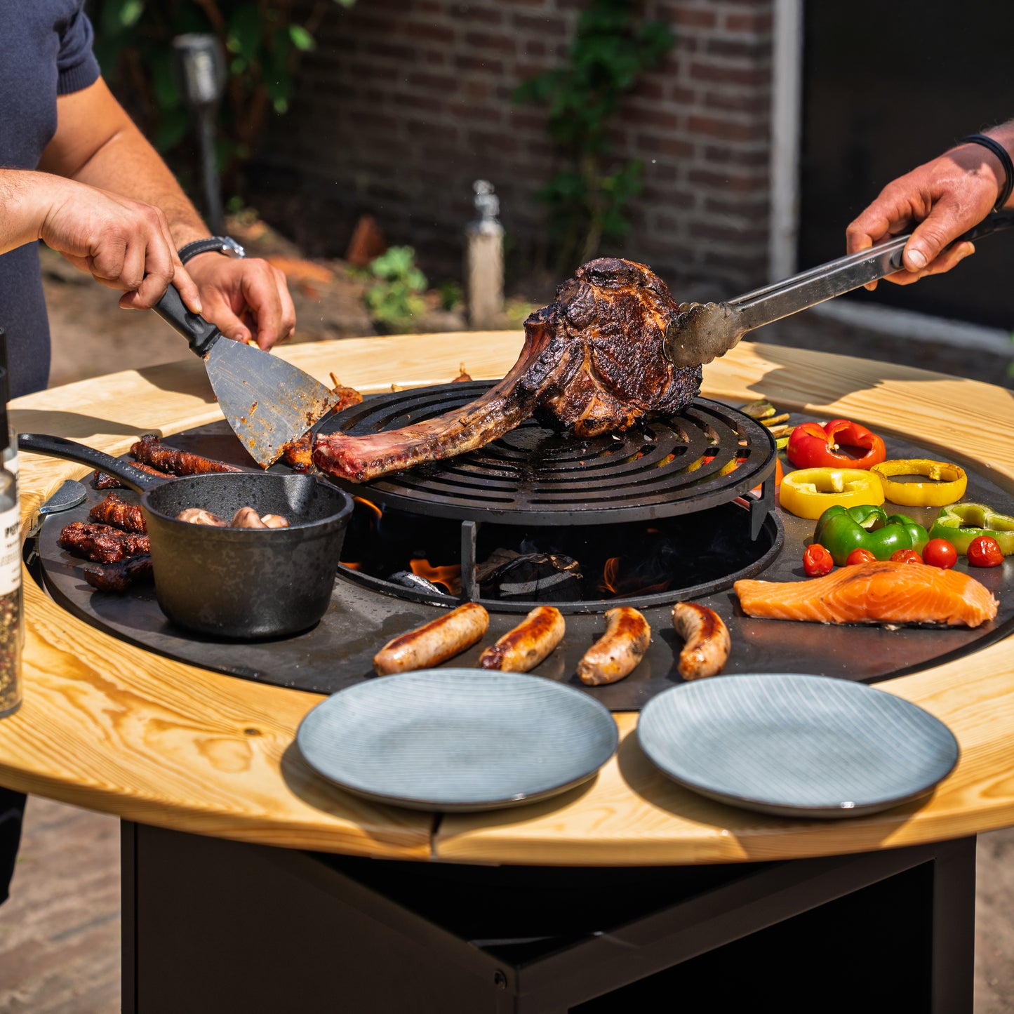 BBQ Plancha Grill Hermano XXL Blackline - Ø80cm 8mm Mit Holzumrandung Mesa