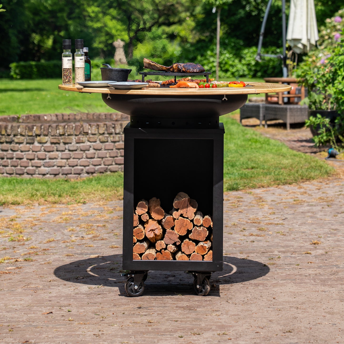 BBQ Plancha Grill Hermano XXL Blackline - Ø80cm 8mm Mit Holzumrandung Mesa