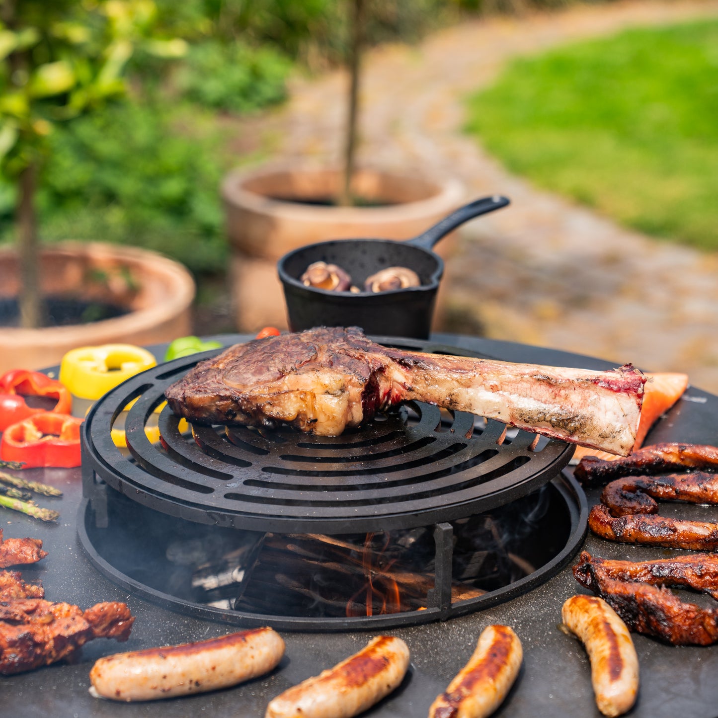 BBQ Plancha Grill Hermano XXL Cortenstahl - Mit Holzschürhaken und Holzlagerung Ø80cm 8mm