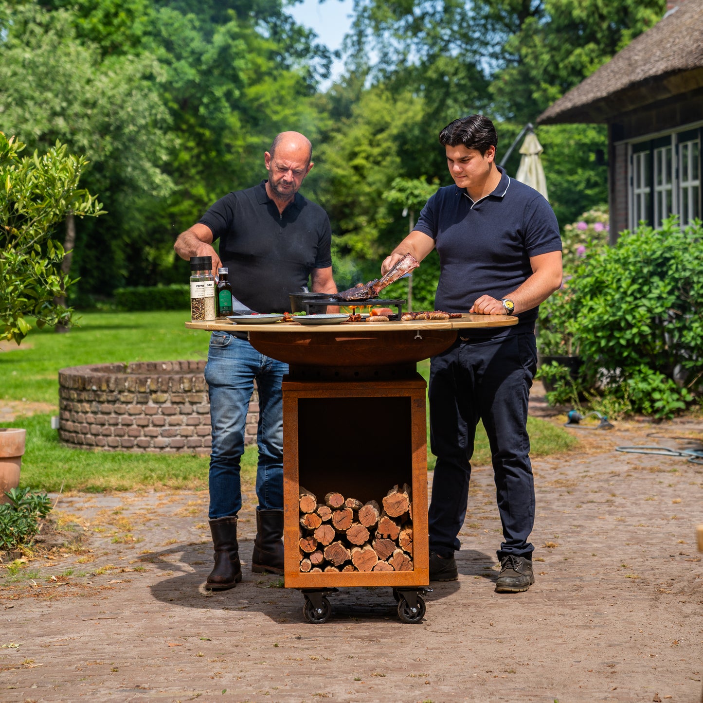 BBQ Plancha Grill Hermano XXL Cortenstahl - Ø80cm 8mm Mit Holzumrandung Mesa