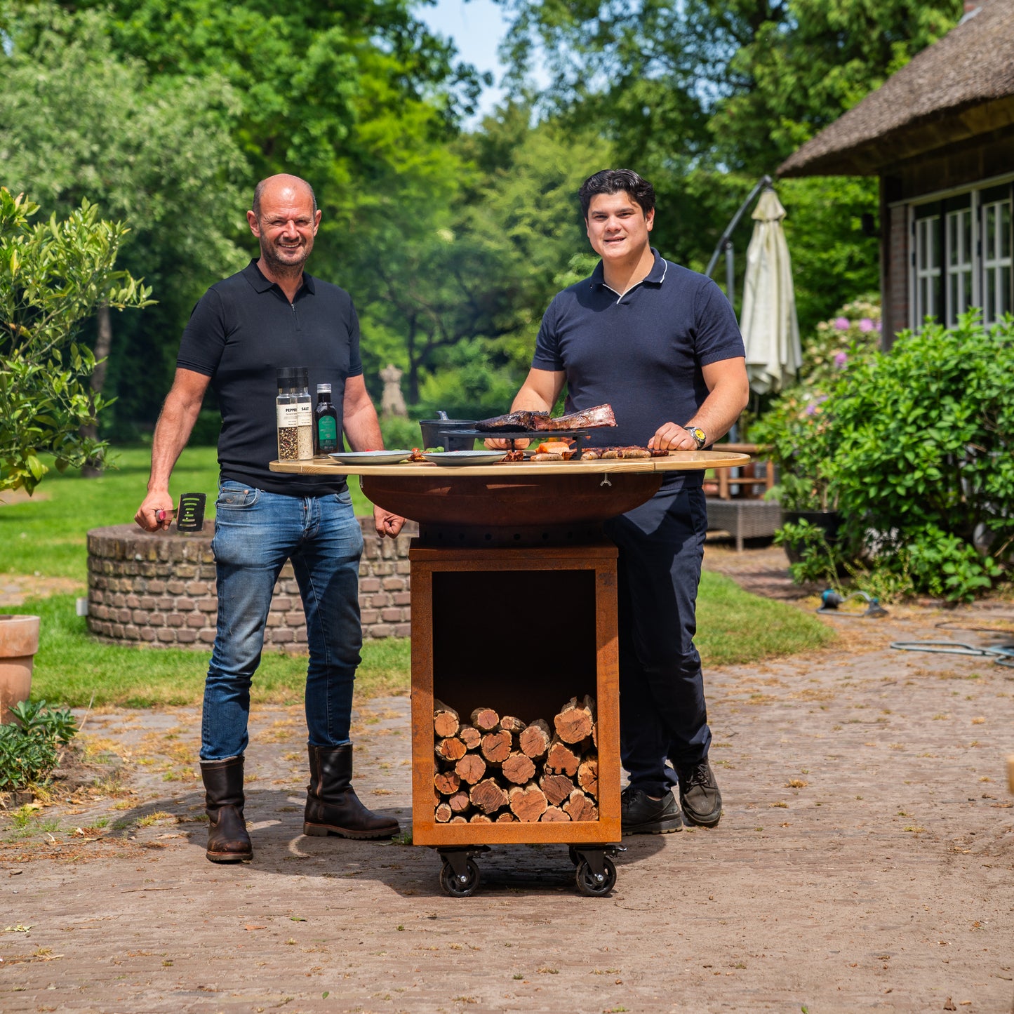 BBQ Plancha Grill Hermano XXL Cortenstahl - Ø80cm 8mm Mit Holzumrandung Mesa