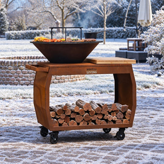BBQ Plancha Grill Big Jack Cortenstahl 3.0 - Mit Schürhaken und Holzablage - inkl. Schneidebrett — Wintermotiv