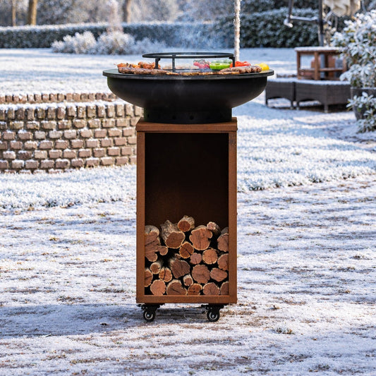 BBQ Plancha Grill Blackline Cortenstahl 8mm Camarada 2.0 - Mit Holzlagerung Ø70cm — Wintermotiv