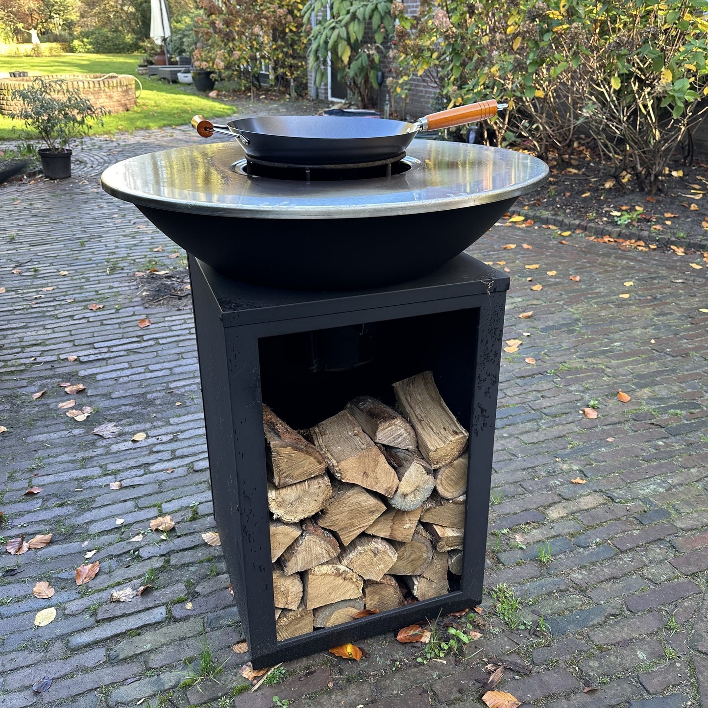BBQ Plancha Grill Amigo - Mit Abdeckung und Holzaufbewahrung Ø67cm