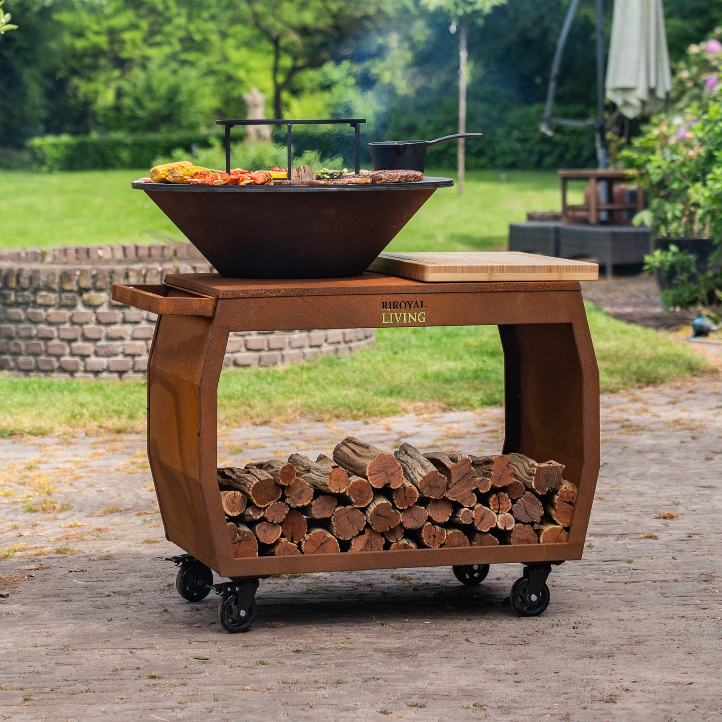 BBQ Plancha Grill Big Jack Cortenstahl 2.0 - Mit Schürhaken und Holzablage - inkl. Schneidebrett