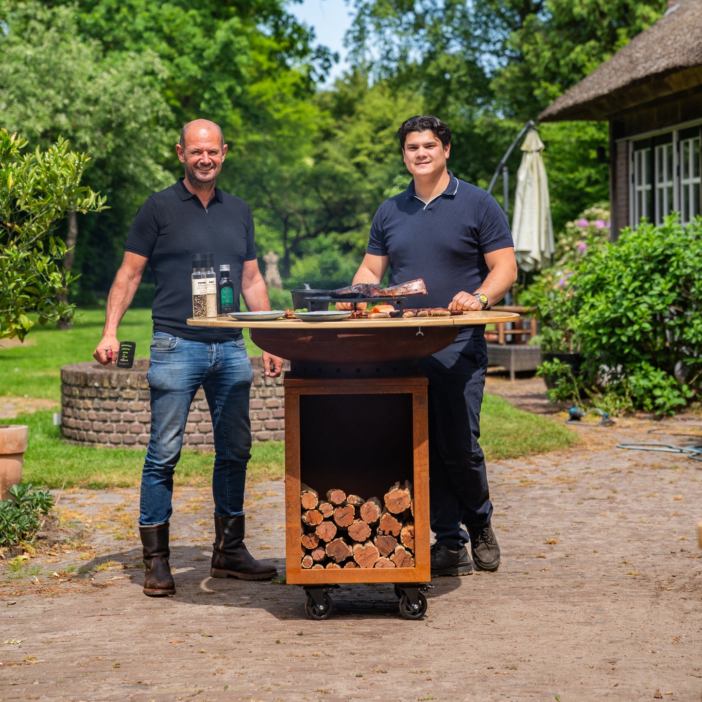 BBQ Plancha Grill Hermano XXL Cortenstahl - Ø80cm 8mm Mit Holzumrandung Mesa