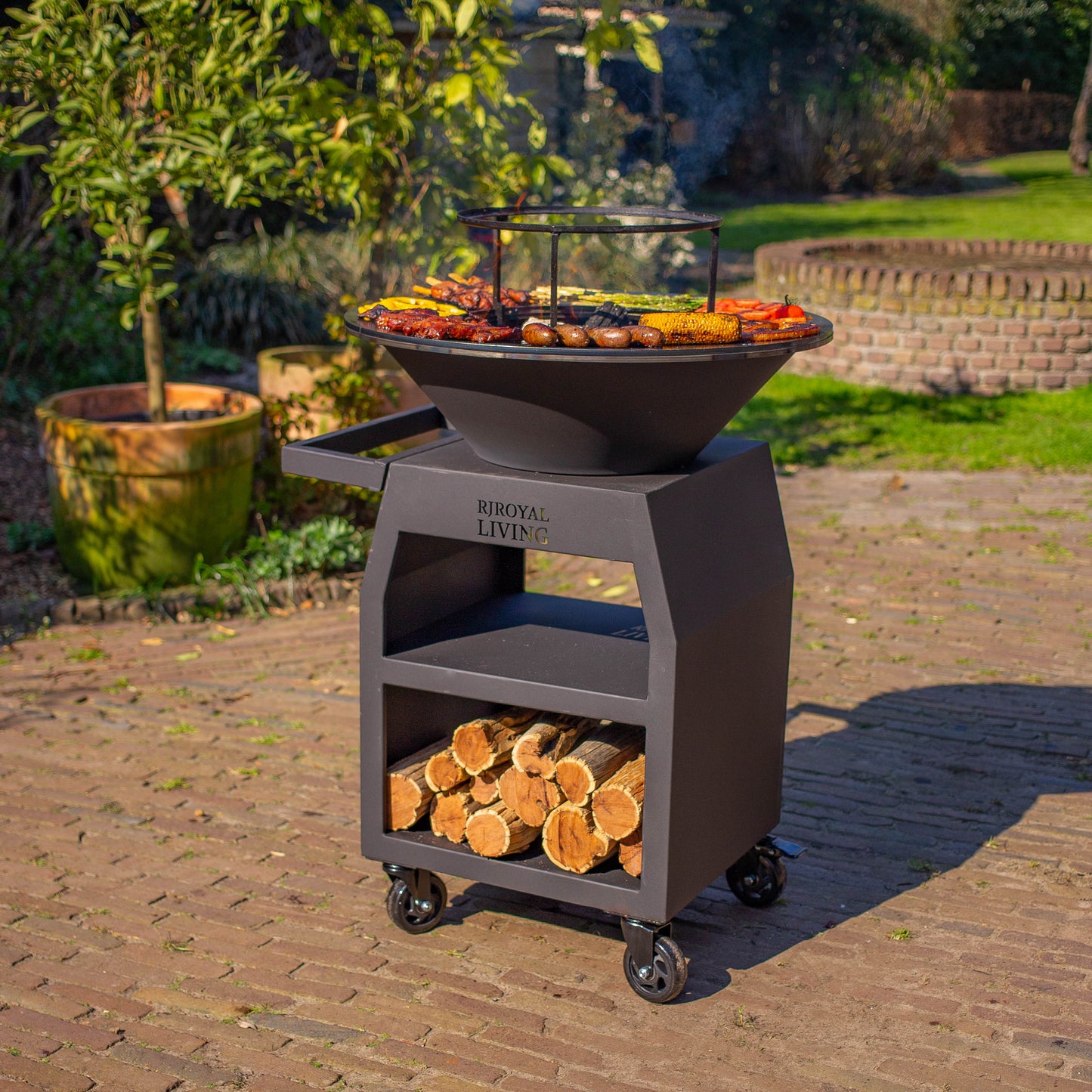 BBQ Plancha Grill Maestro Ø70cm Blackline - Mit großen Rädern und Holzlagerung