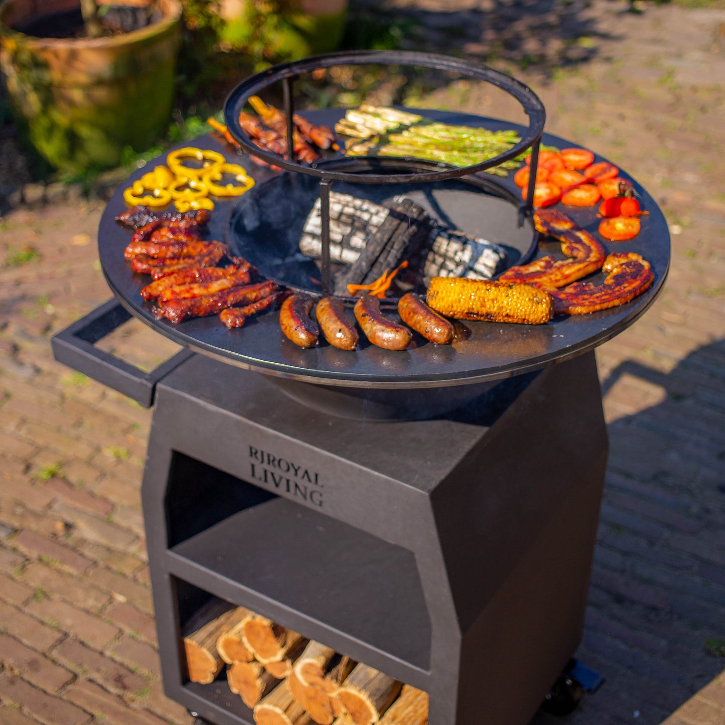 BBQ Plancha Grill Maestro Ø70cm Blackline - Mit großen Rädern und Holzlagerung