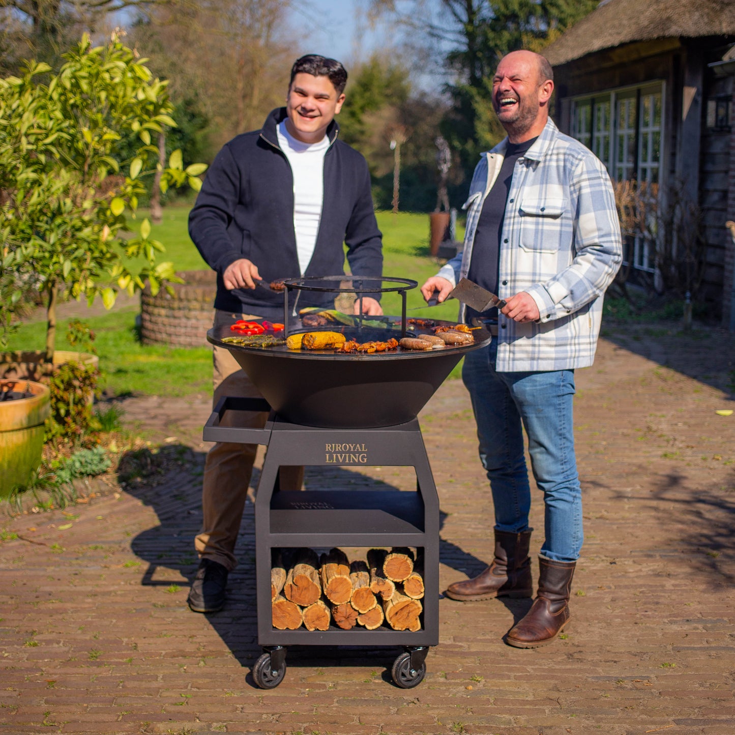 BBQ Plancha Grill Maestro XXL Ø80cm Blackline – Mit Schürhaken und Holzaufbewahrung