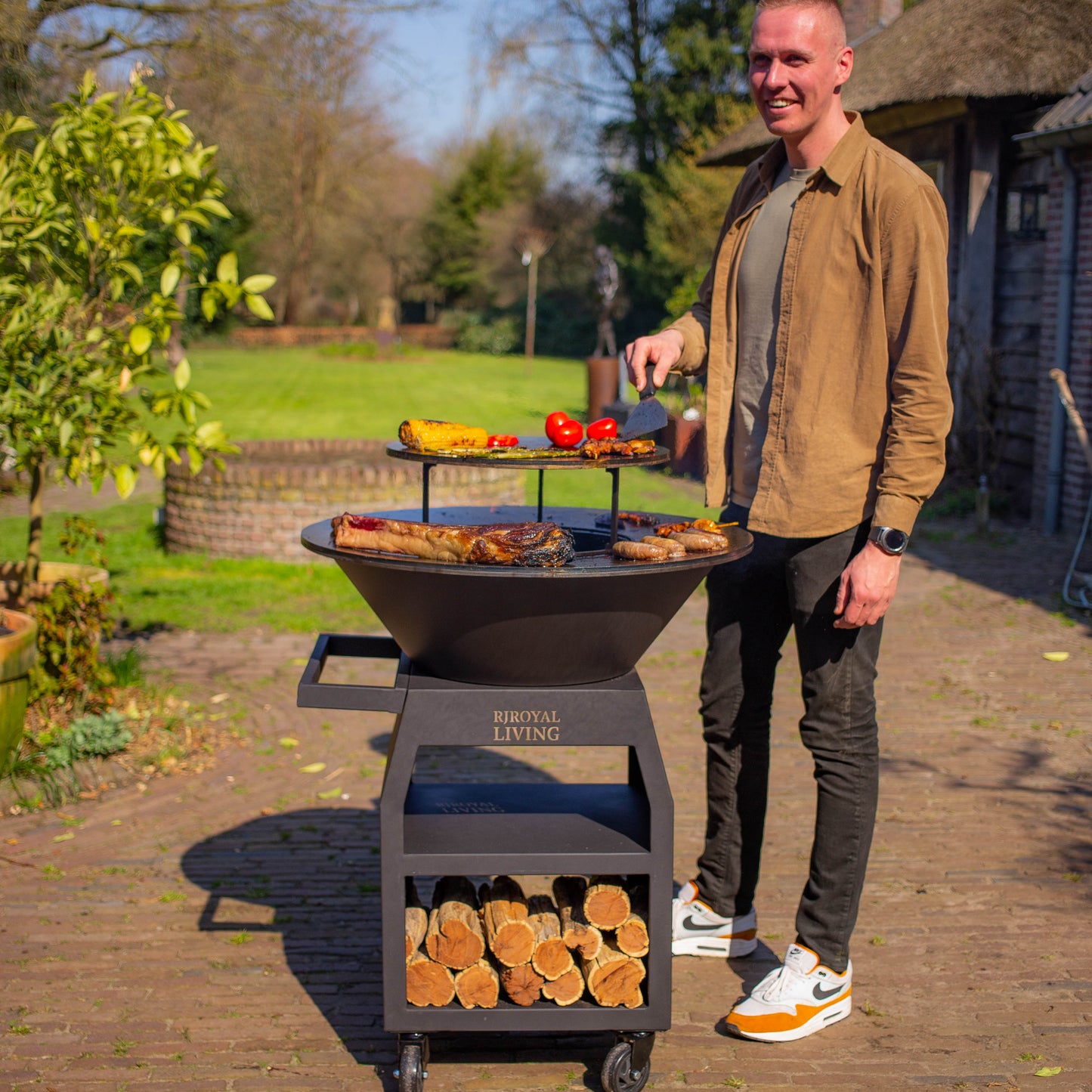 BBQ Plancha Grill Maestro XXL Ø80cm Blackline – Mit Schürhaken und Holzaufbewahrung