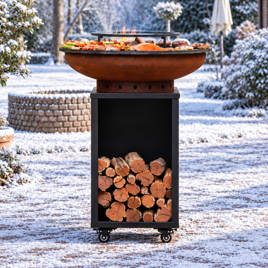 BBQ Plancha Grill Camarada Cortenstahl Blackline 2.0 - Mit Holzschürhaken und Holzaufbewahrung Ø70cm — Wintermotiv