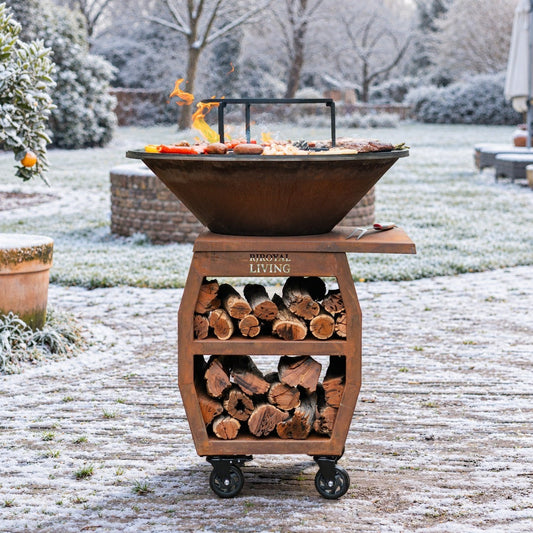 BBQ Plancha Grill Compañero XXL 2.0 Cortenstahl - Mit Schürhaken und Holzaufbewahrung Ø80cm — Wintermotiv